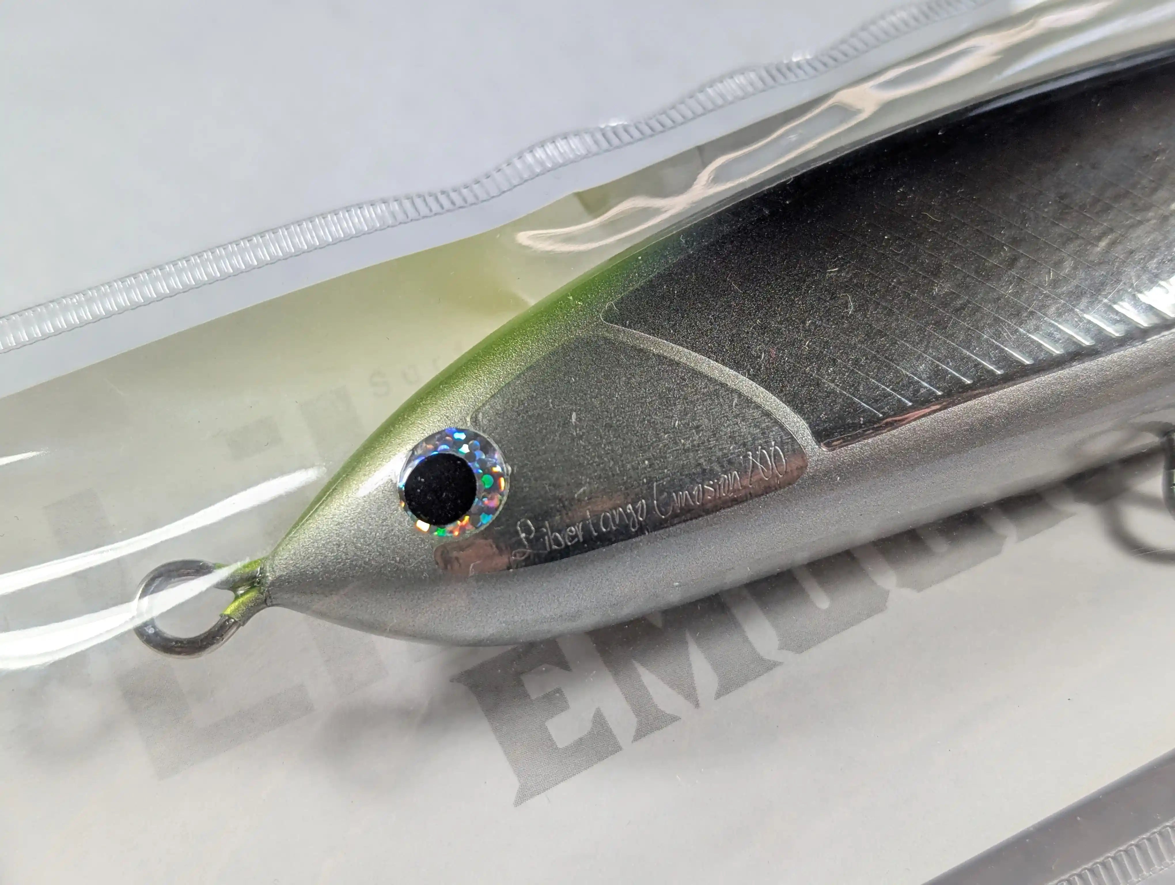 Fish Trippers Village Liber Tango Emocion 200 Ver HD Topwater Stickbait Chart Head Black Back